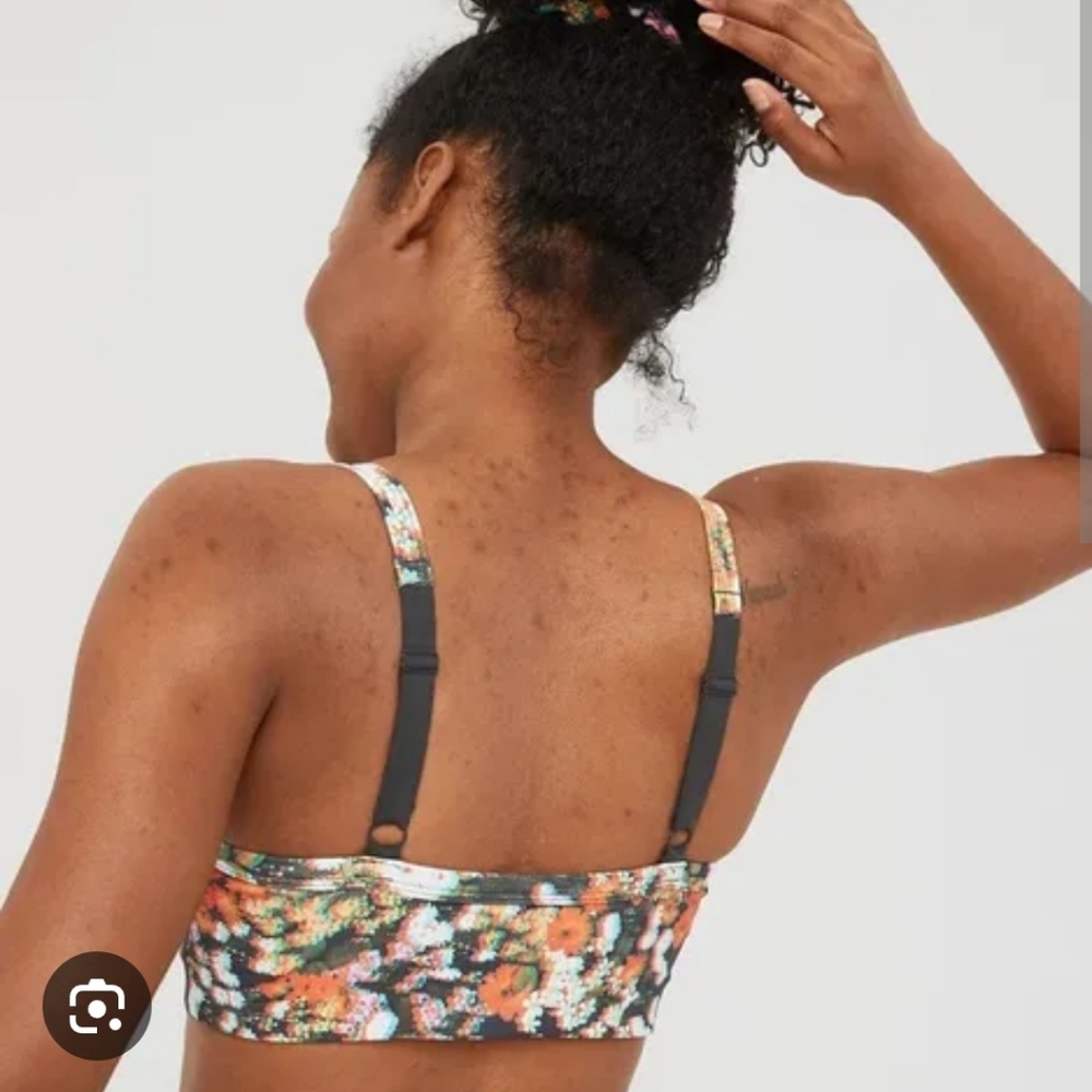 Offline by Aerie Sports Bra Blurred Floral Adjustable - small - Picture 3 of 8